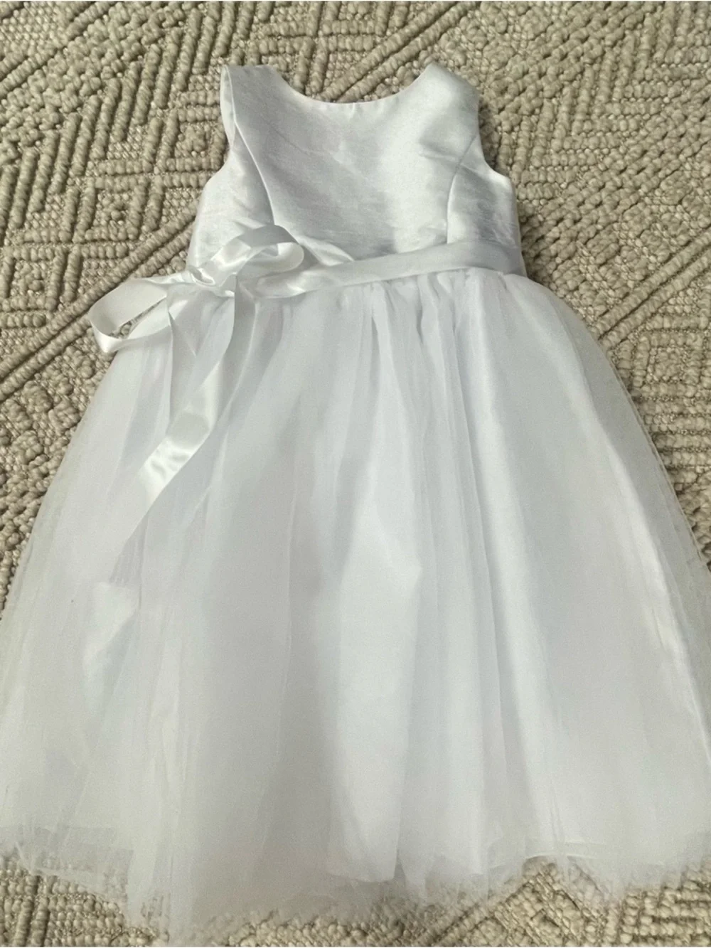 David’s Bridal White Flower Girl Dress Size 6 - Picture 3 of 8